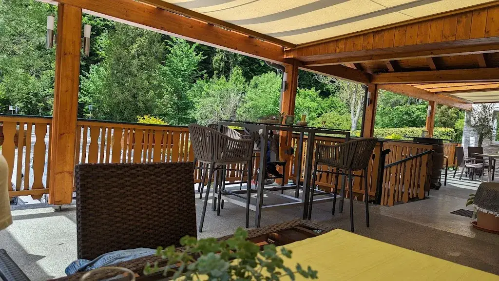 E. M._Gasthof Hofer Inh. Sabine Reithofer_Schäffern_avis