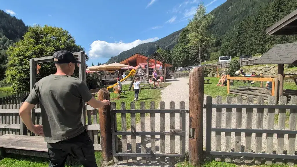 Yuval passov_Waldhäuslalm_Schladming_review