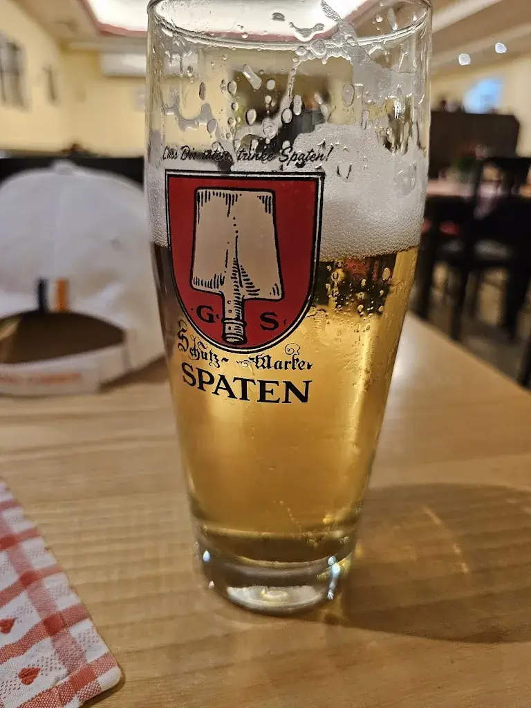 John Gavin_Schnitzelwirt im Spatenhof_Spatenhof_avis