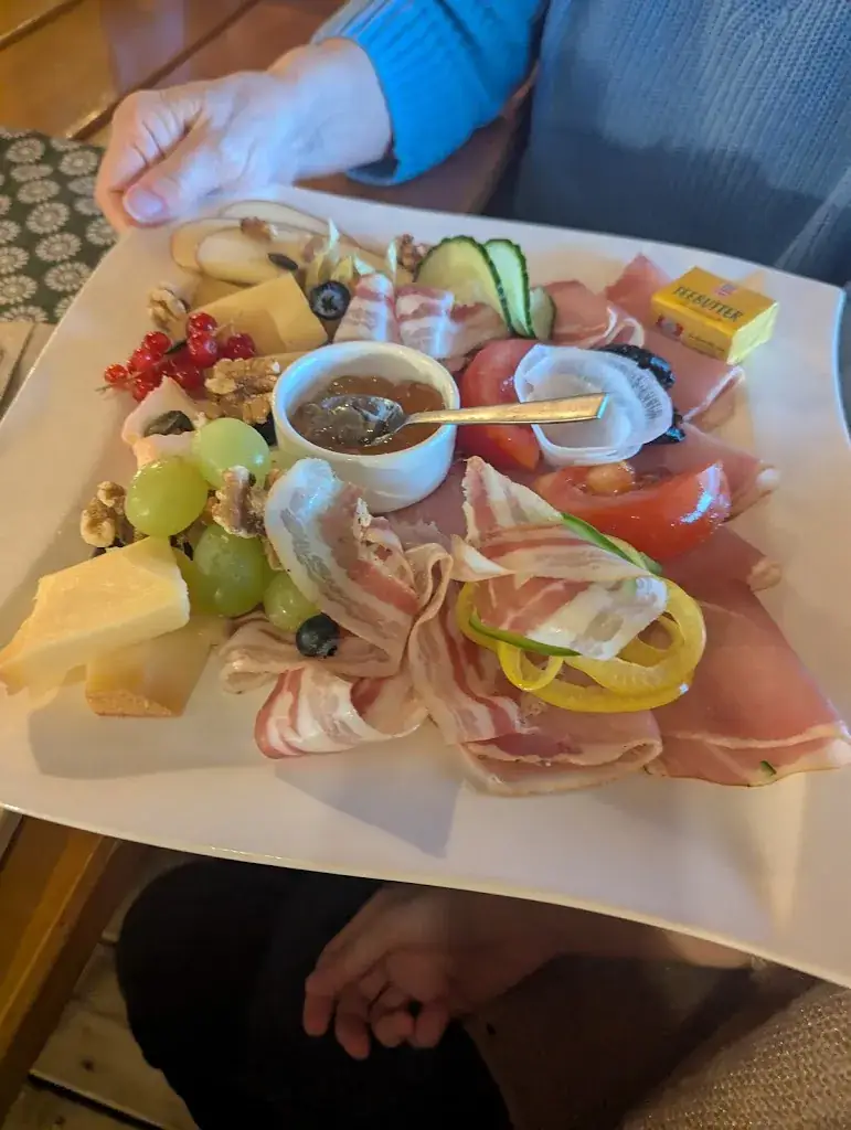 Kian Sing Low_Buschenschank Thaler_Sebersdorf_recensione