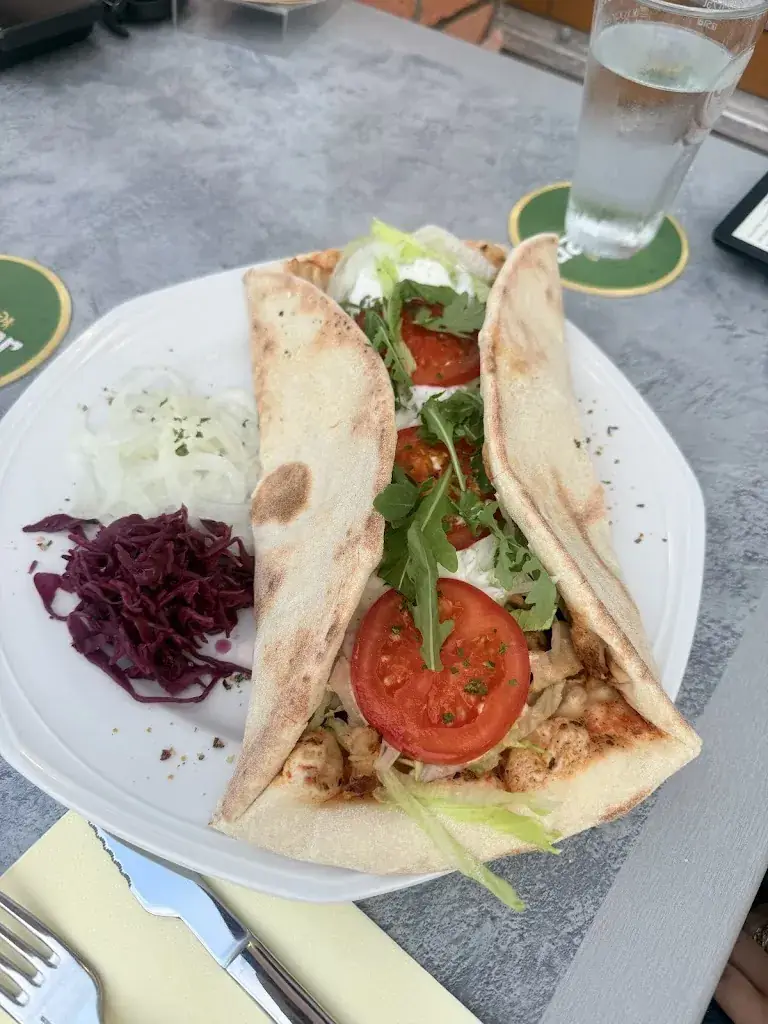 Najia Ali_Pizzeria Bulan KG_Stainach_review