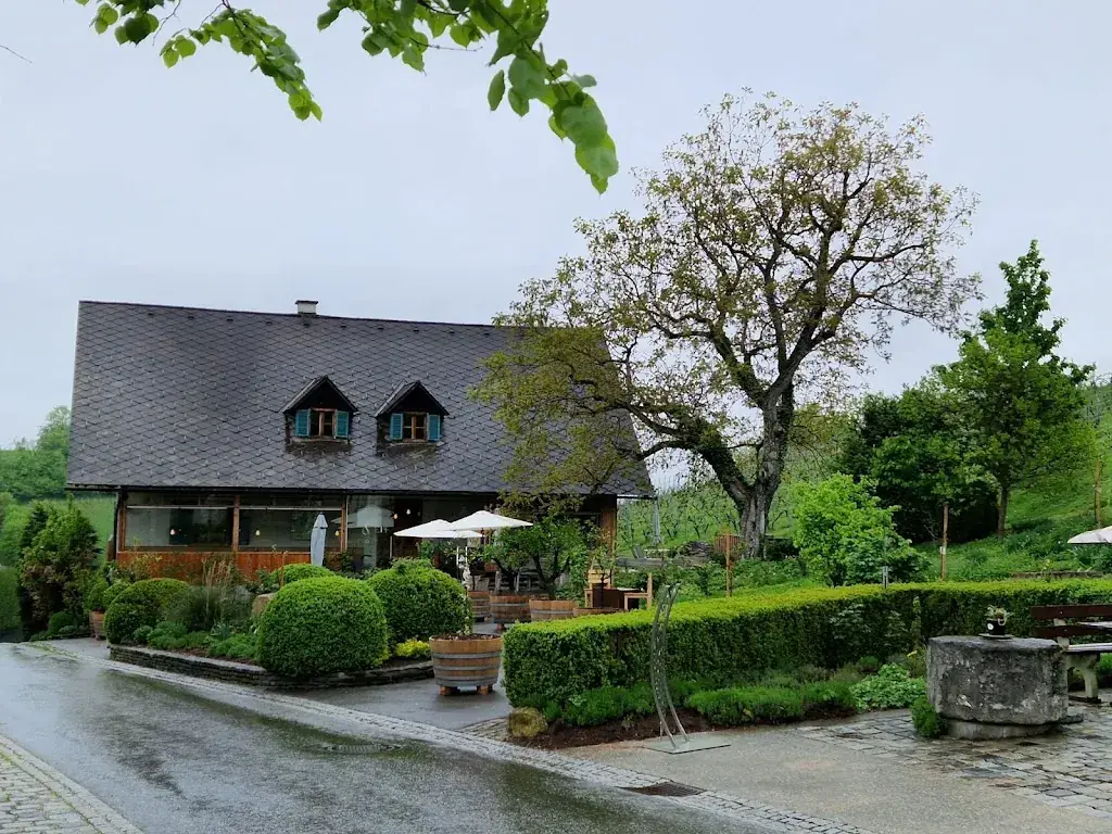 &Zeit: Die Buschenschank bei Polz_Spielfeld_slider_image_3