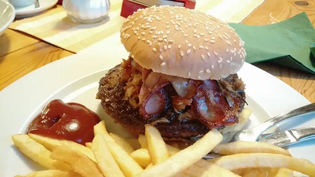 Michal Kristín_TOM's Hütte_Spital am Semmering_review