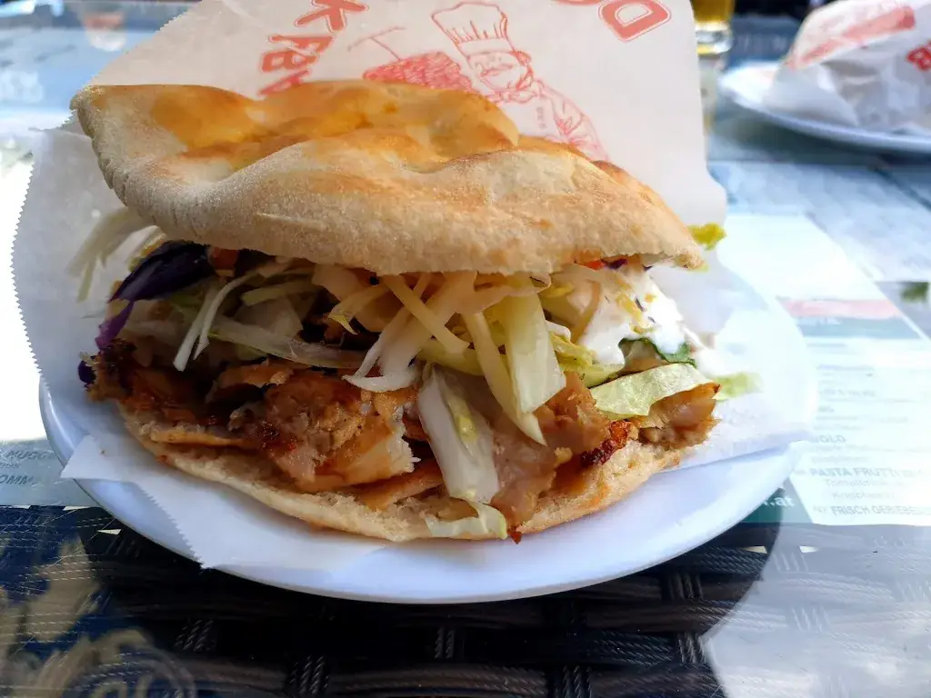 Claudia Carpena Höll_Pizzeria Kulturkeller_Strassengel_review