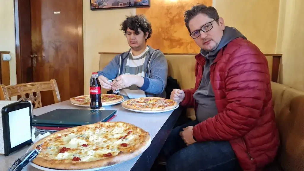 Szilárd Megyesi_La Pasto - Kebab, Pizza & (A)more_Teufenbach_avis