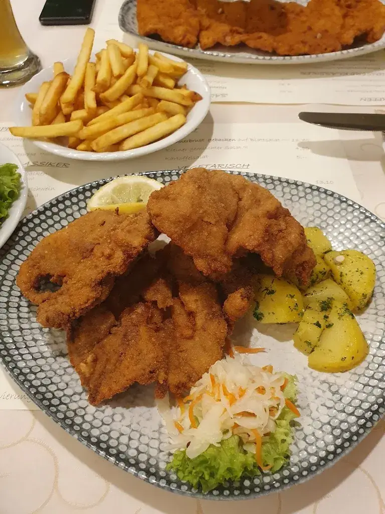 Michelle w._Restaurant Schütz_Weiden am See_review