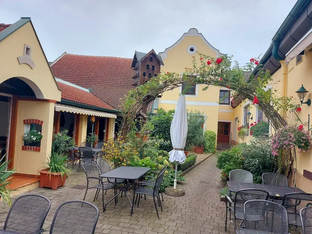 Restaurant Schütz ristorante a Weiden am See