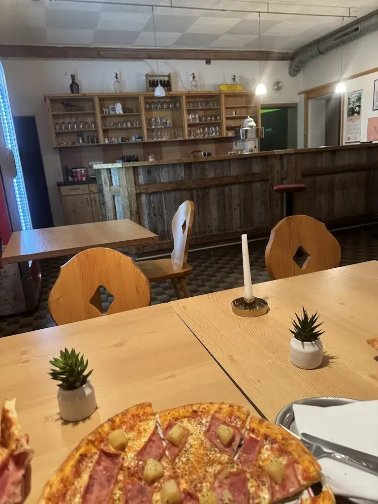 Евгения Ройсманн_Pizzeria Rialto_Thörl_avis