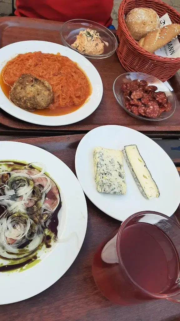 Silvia Silverberg_Schankhaus in Schwalbenhof Guttmann_Weiden am See_review