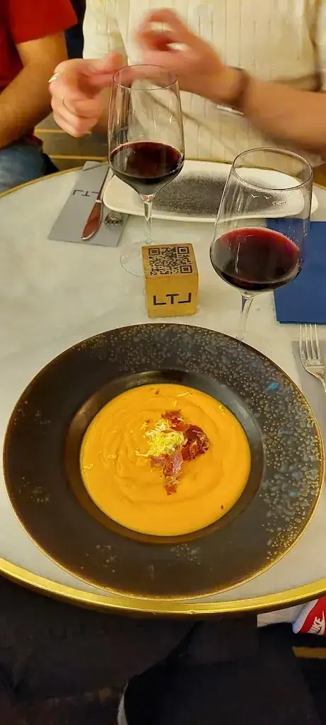 Enzo Stefano_Lateral Velázquez_Thal_recensione