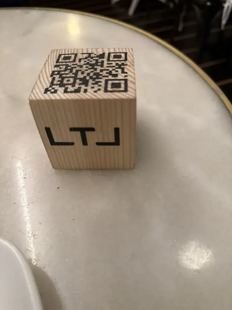 Kareem Alston-Rosales_Lateral Velázquez_Thal_recensione