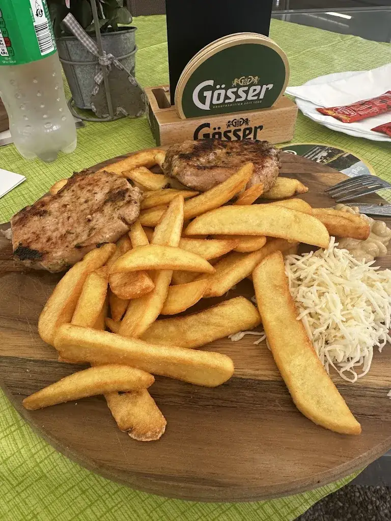 Jenny Alejandra Sanchez Salazar_Wirtshaus am See, Billiani_Traboch_review