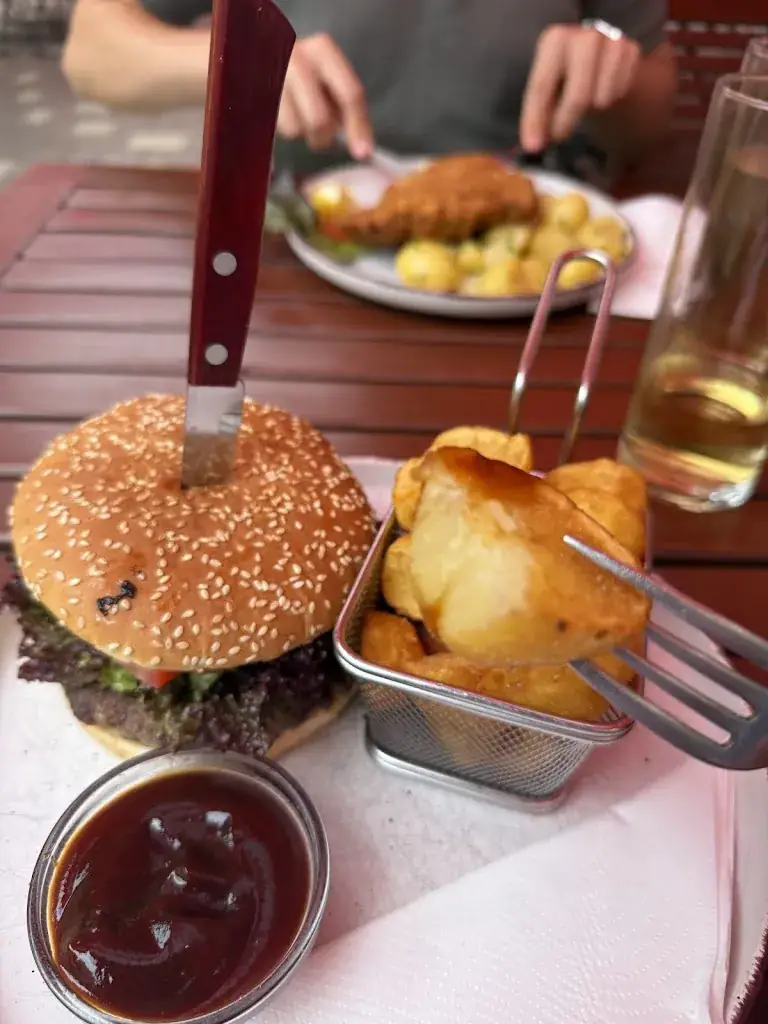 Rafael Moncada_Gasthof zur Leithabrücke_Wimpassing an der Leitha_review