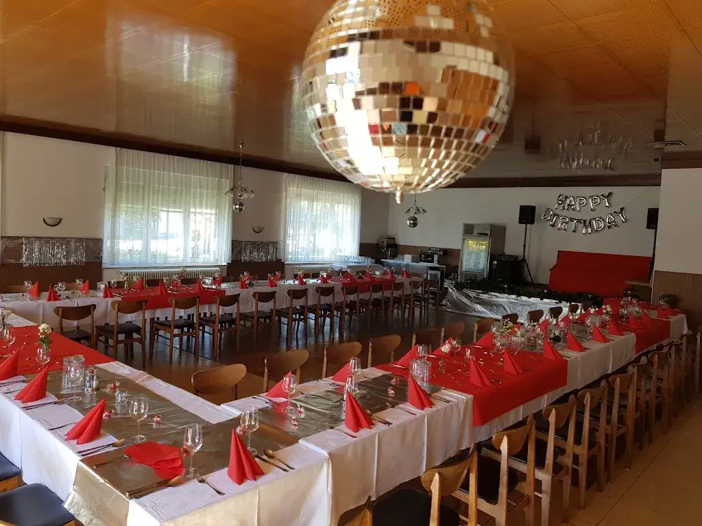 Gasthaus Kaufmann restaurant in Zettling