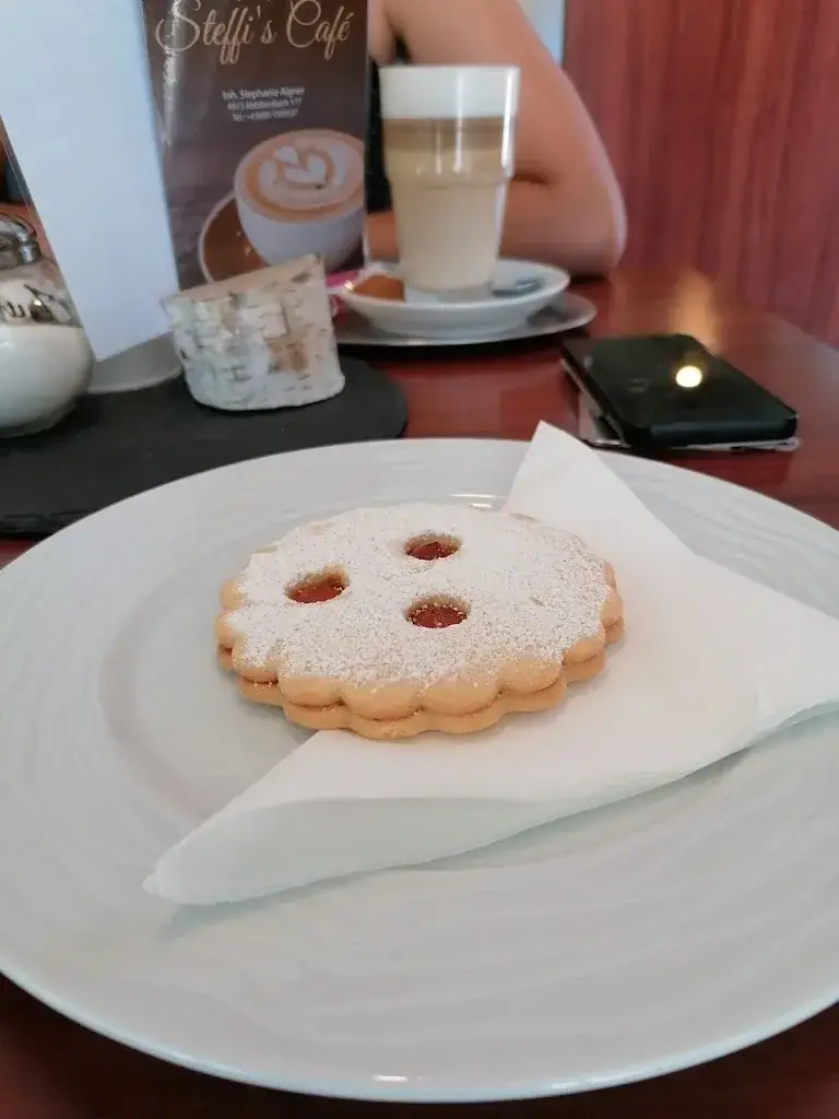 Ferenc Ágh_Steffi’s Cafe_Abfaltersbach_review