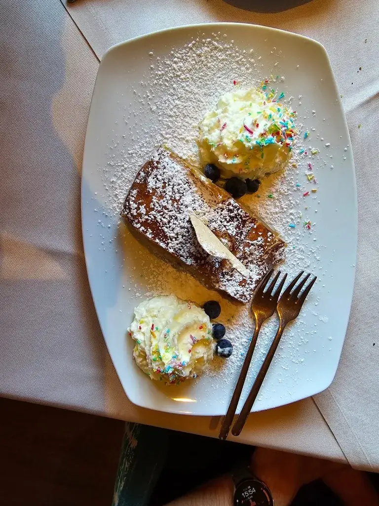 Liraz Bar Kalifa_Connys – Original Tiroler Wirtshaus | Restaurant · Bed & Breakfast_Alpbach_review