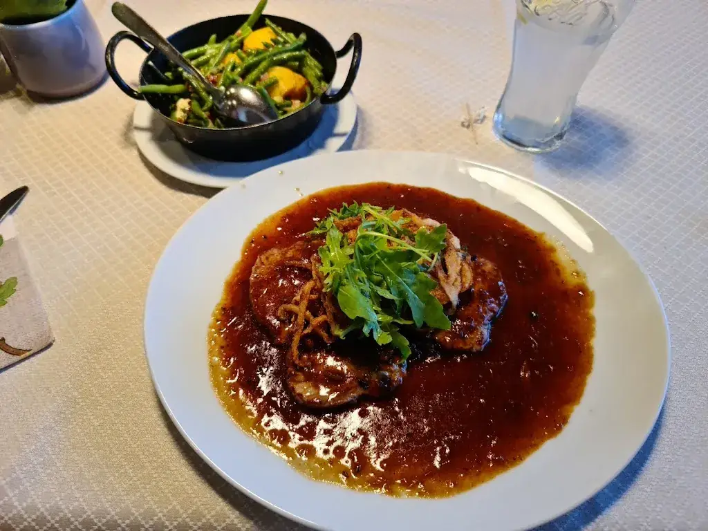 Café-Restaurant Martin_Amras_slider_image_2