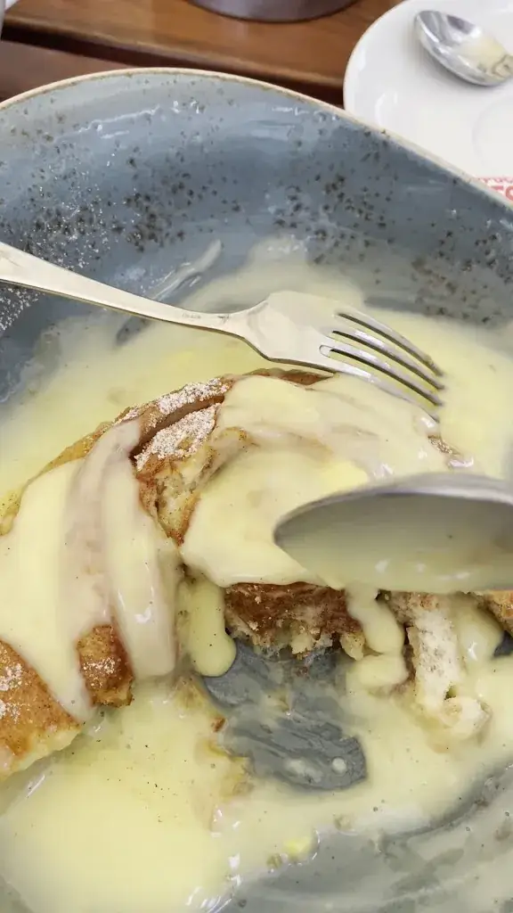 Vita Hara_Stiftskeller_Amras_review