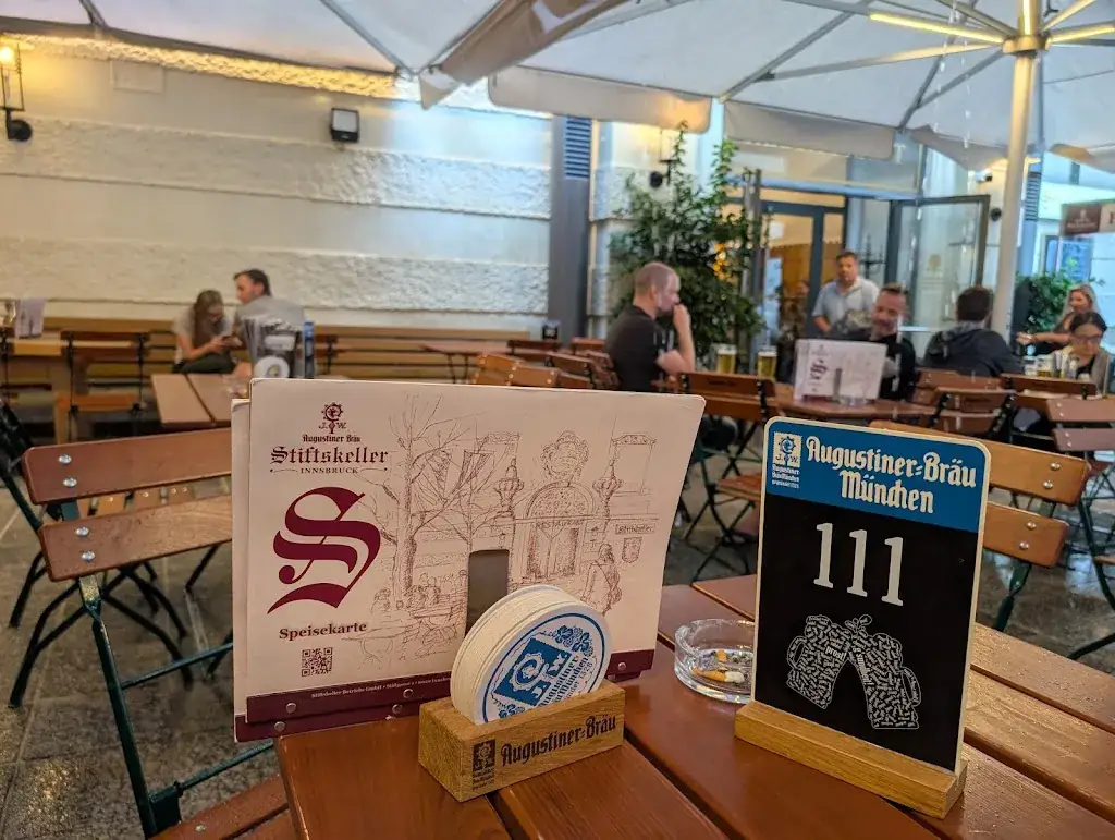 Preeyakorn Palm_Stiftskeller_Amras_review