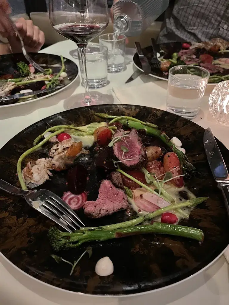 Andrew Barnard_Restaurant Café Arkadenhof_Amras_avis