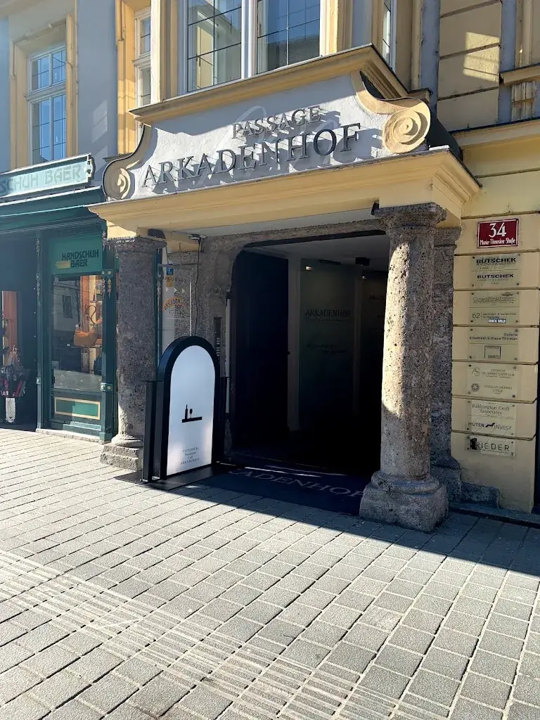 Restaurant Café Arkadenhof ristorante a Amras