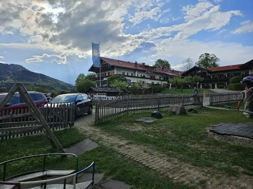 Sina Kavian_Cafe Pauli_Aschau_review