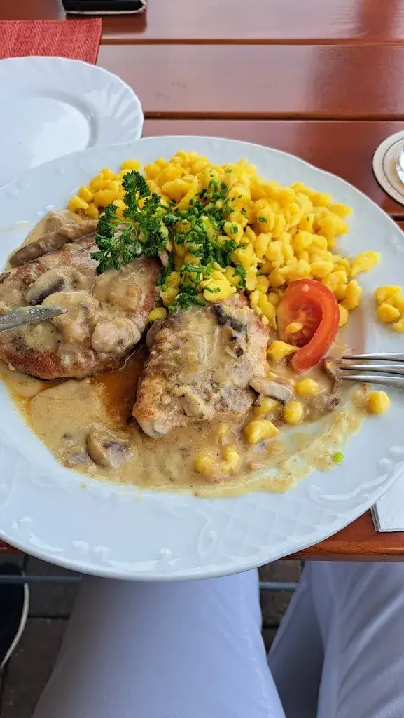 Sofia Erkelenz_Wirtshaus - Schießstätte_Aschau_recensione