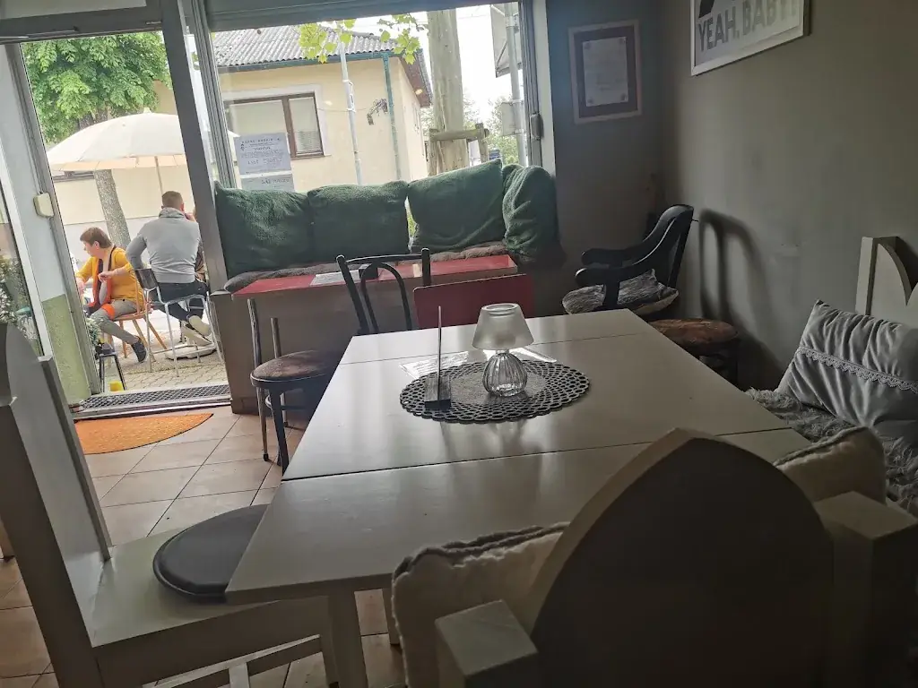 Venatores Lux_Minibar Cafe&Mehr_Wulkaprodersdorf_recensione