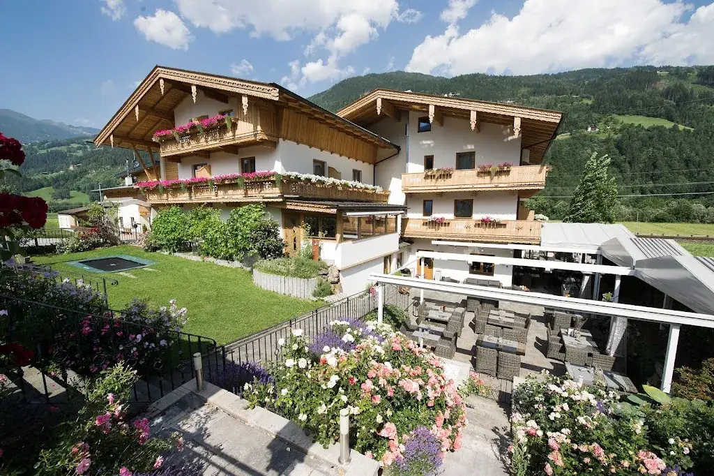 Hotel Landhaus Alpenherz ristorante a Aschau im Zillertal