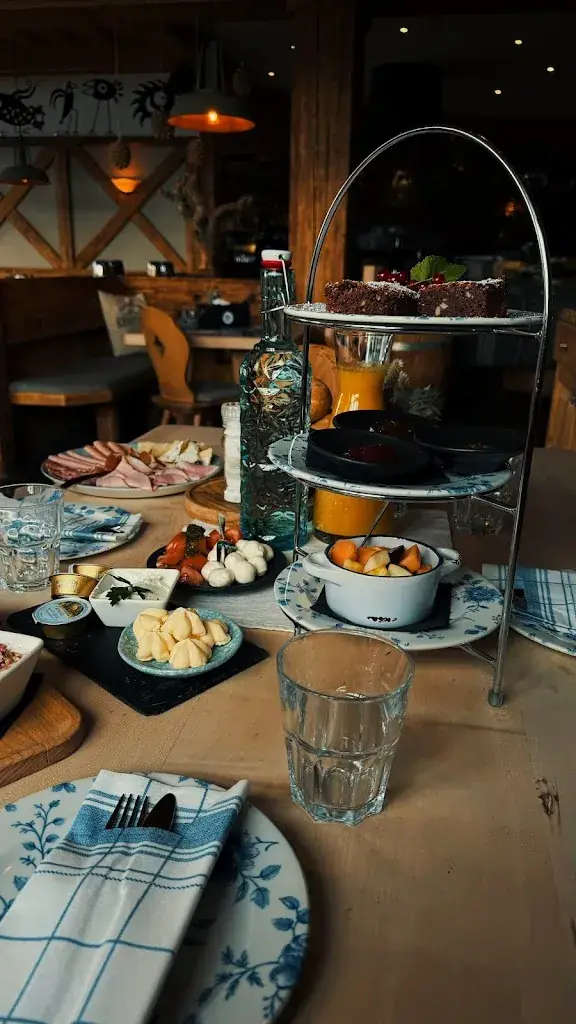 Just Zuzana_Kristallhütte Zillertal - Restaurant, Bar, Hotel_Aschau im Zillertal_avis