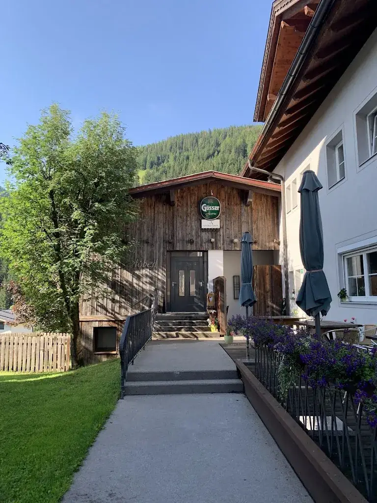 Mikko Lintamo_Alfonsstüberl - Aparthotel - Ferienwohnungen & Apartments - Restaurant_Außervillgraten_review