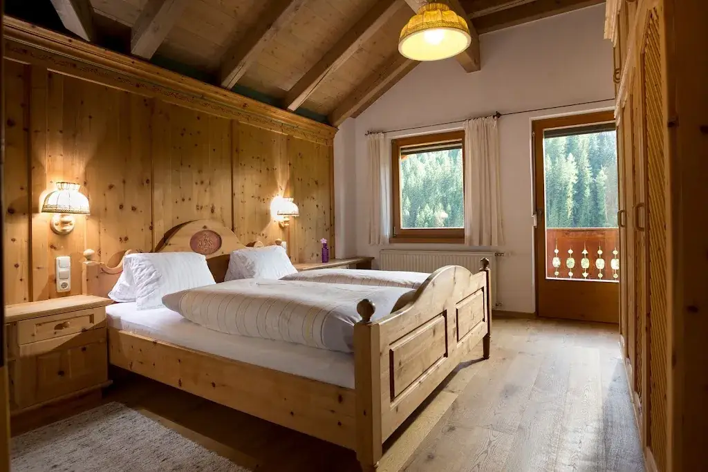 Alfonsstüberl - Aparthotel - Ferienwohnungen & Apartments - Restaurant_Außervillgraten_slider_image_2