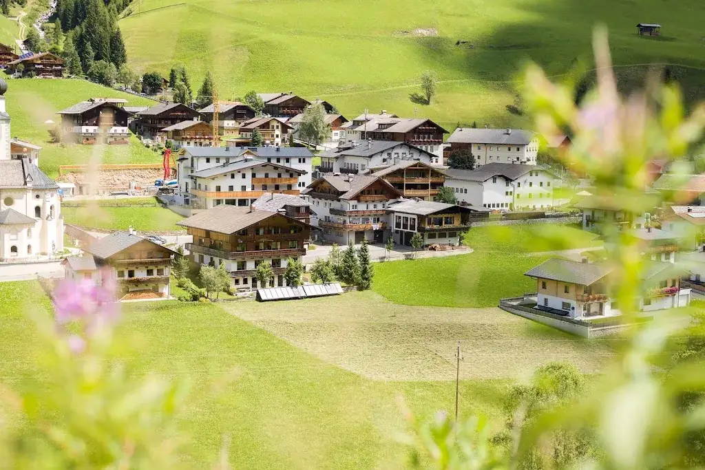 Alfonsstüberl - Aparthotel - Ferienwohnungen & Apartments - Restaurant_Außervillgraten_slider_image_3