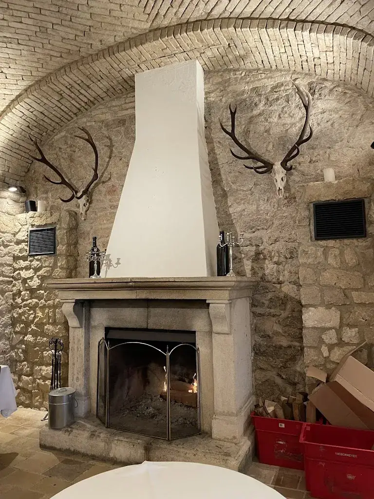 Johannes Staß_Heiligenkreuzerkeller by Steinhöfer_Winden am See_review