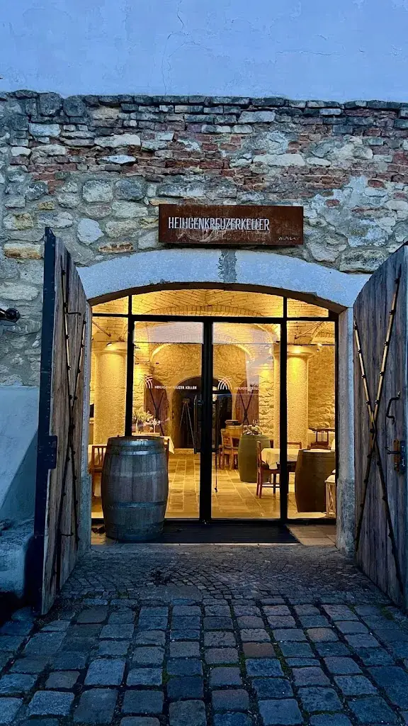 Heiligenkreuzerkeller by Steinhöfer ristorante a Winden am See