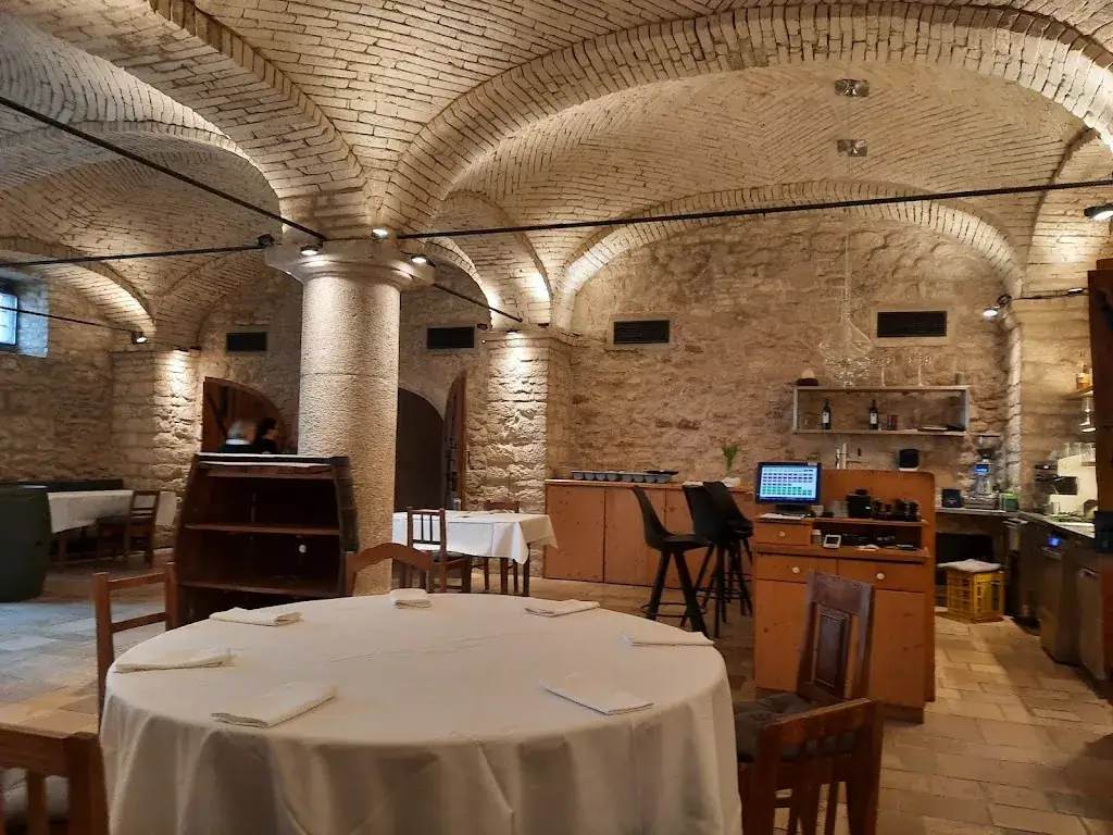 Heiligenkreuzerkeller by Steinhöfer_Winden am See_slider_image_3