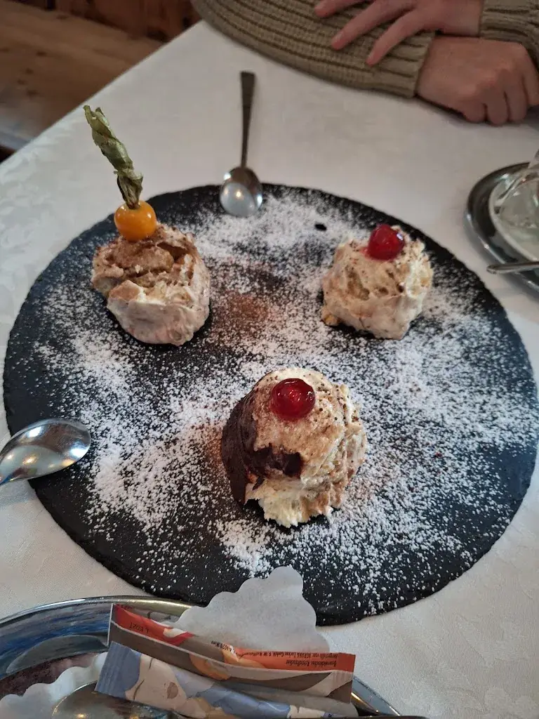 Menu_Restaurant Schwarz Weiss_Axams_image_6