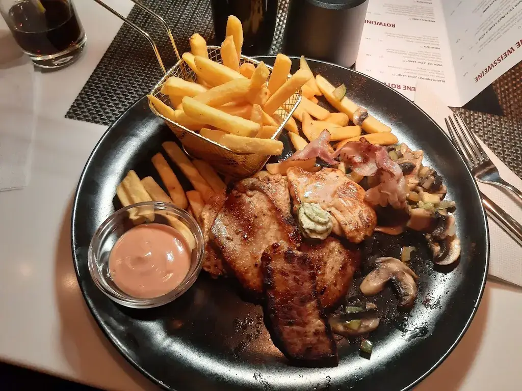 Menu_Restaurant Schwarz Weiss_Axams_image_7