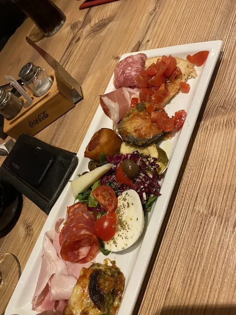 Sharyn Fay_Ristorante Pizzeria PizzaPazza_Axams_avis