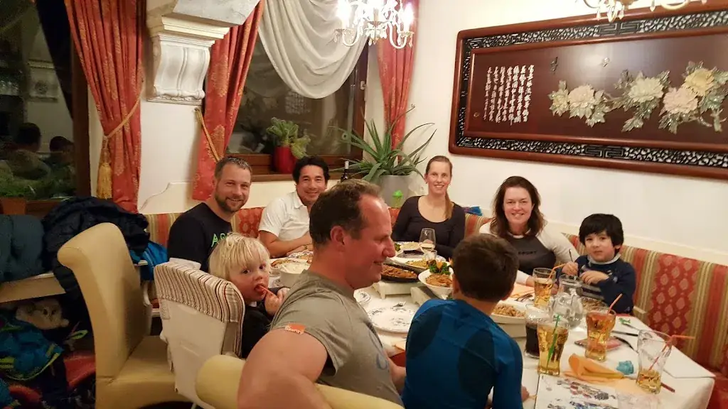 ray vdbrink_Thai Asia_Axams_avis