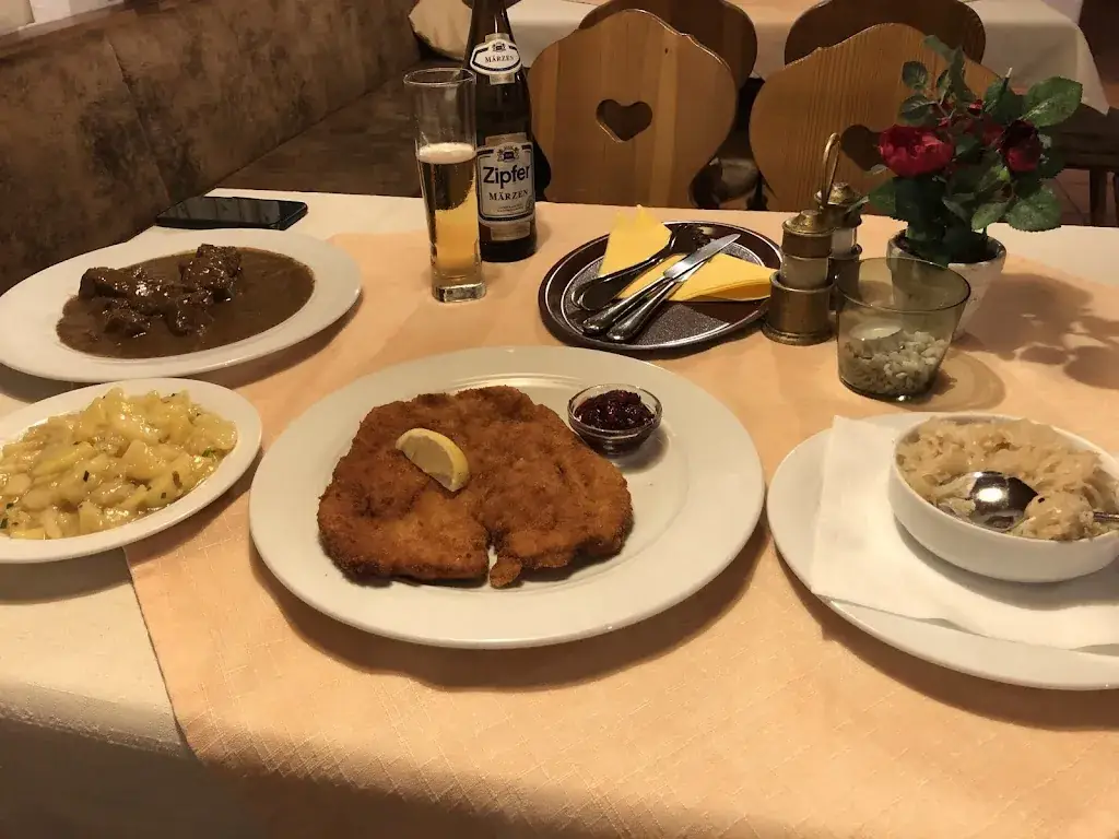 Faith Ruetas_Restaurant Klammhütte_Axams_avis