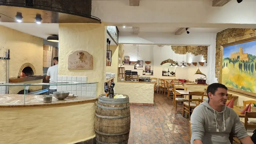 Taverna da Guzzi_Axams_slider_image_1