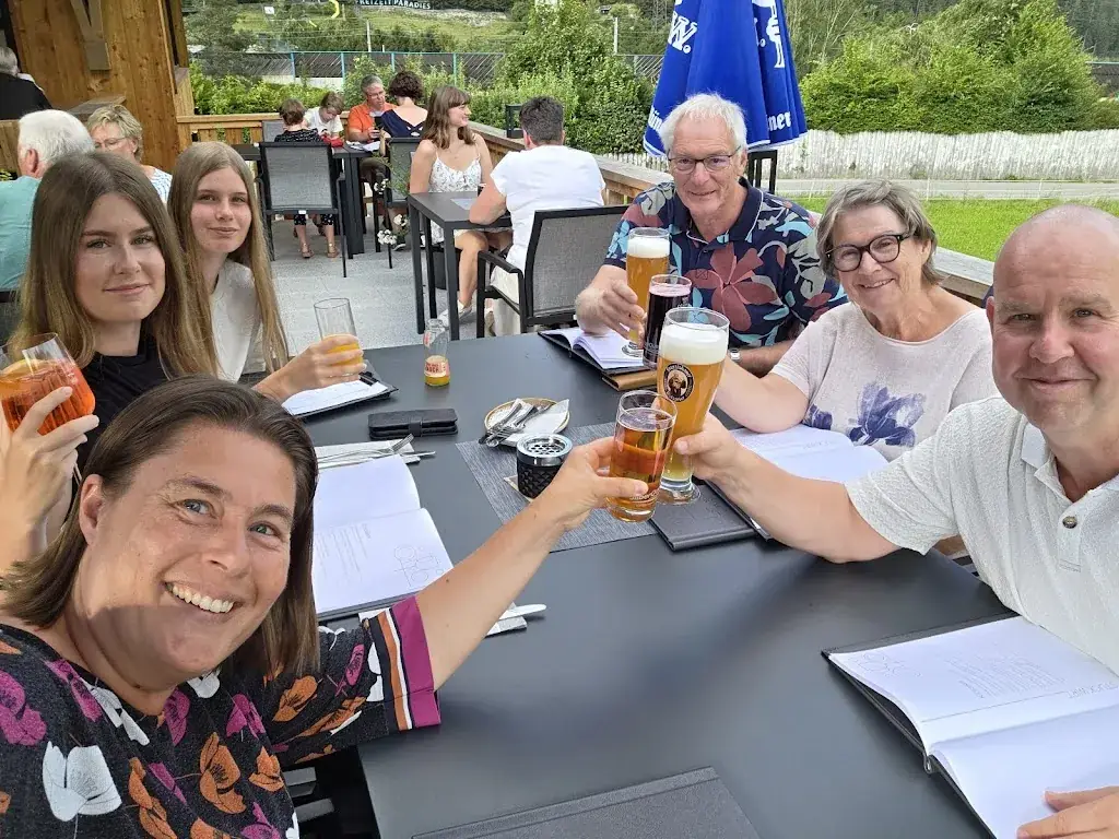 Titia de Zeeuw_STUCK.WIRT_Bichlbach_review