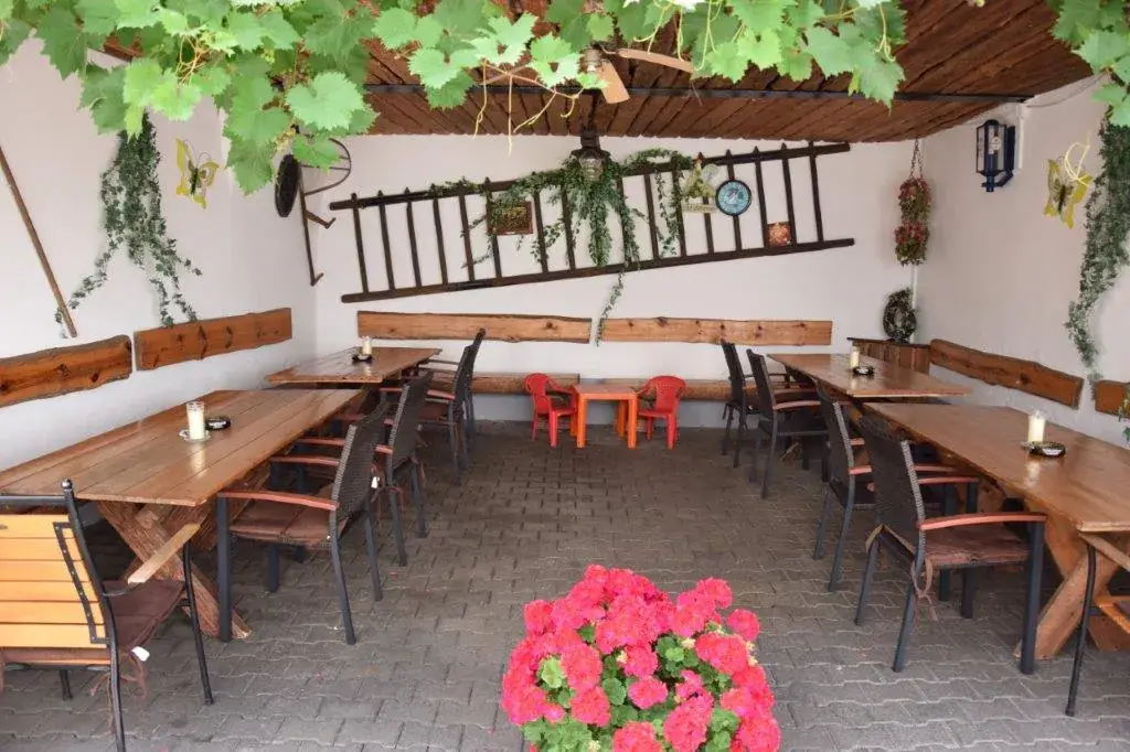 Gasthaus Pension Zum Hahn ristorante a Auen