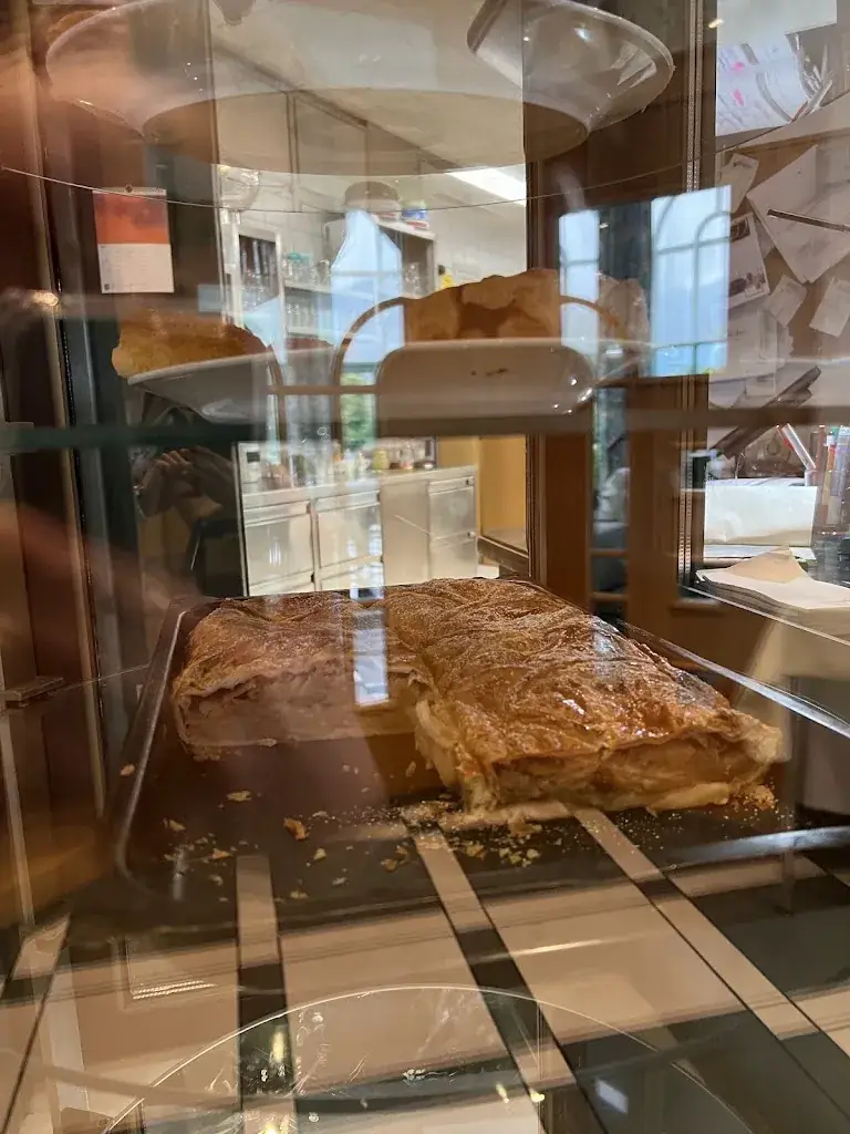 Anastasia Almiasheva_Restaurant & Pizzeria Alina in Reutte_Breitenwang_avis