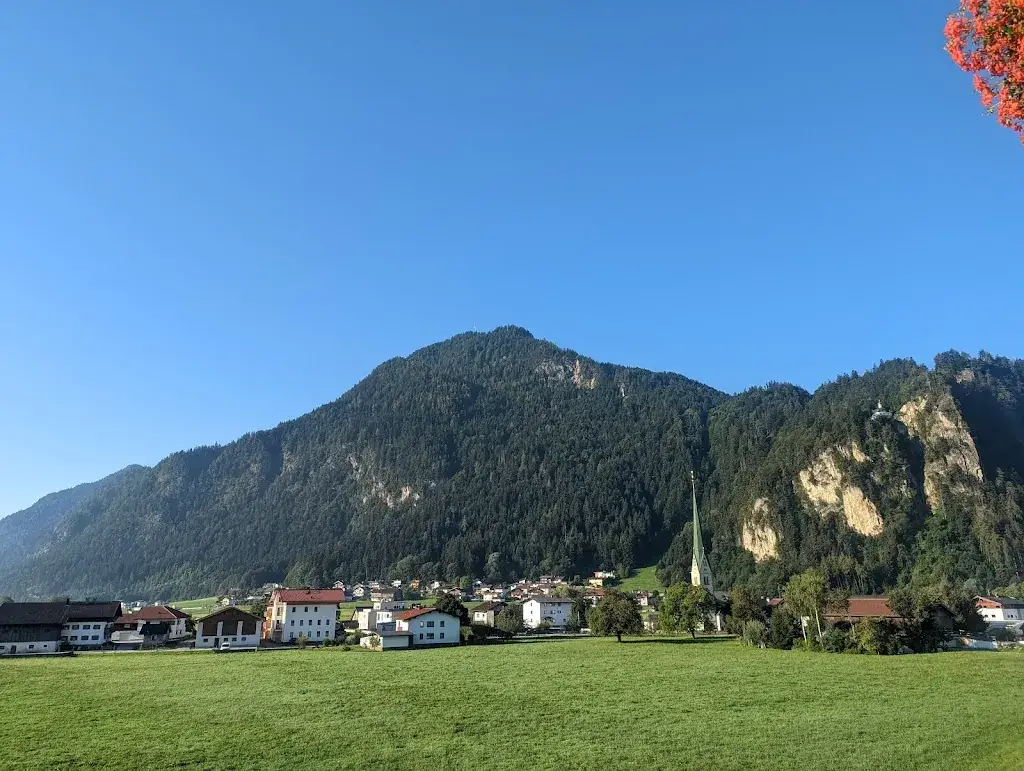 Peter Sheerin_Hotel „Cafe-Zillertal“_Bruck am Ziller_avis