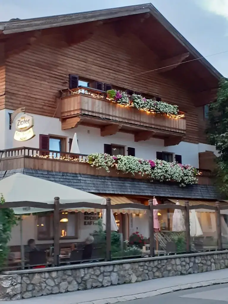 Café Pension Koller Tirol restaurant à Brixen im Thale
