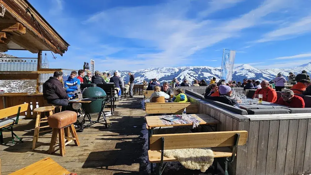 Almbar & Lounge Skiwiege_Brixen im Thale_slider_image_1