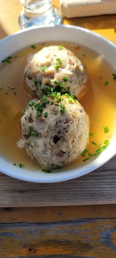 Mark Lane_Tanzbodenalm Gastronomie GmbH_Brixen im Thale_avis