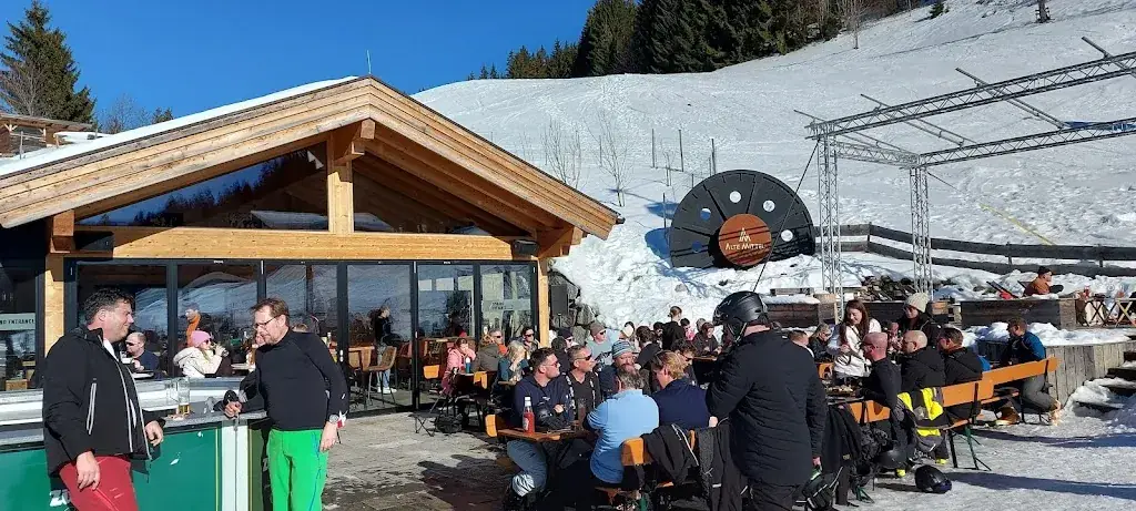 Arkadiusz Krztoń_Gasthaus - Alte Mittel_Brixen im Thale_avis